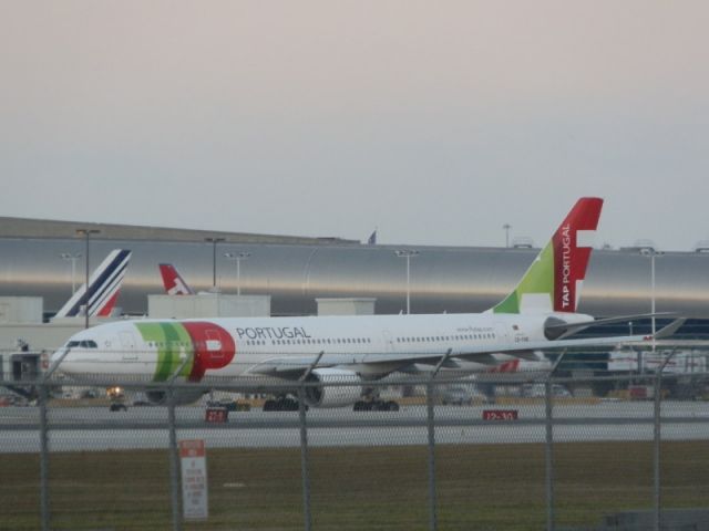 Airbus A330-200 (CS-TOE)