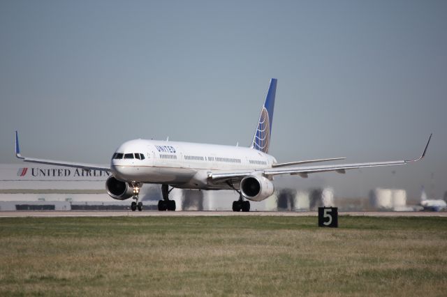 BOEING 757-300 (N74856)