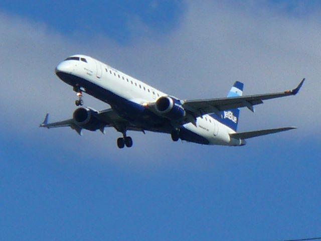 Embraer ERJ-190 (N296JB)