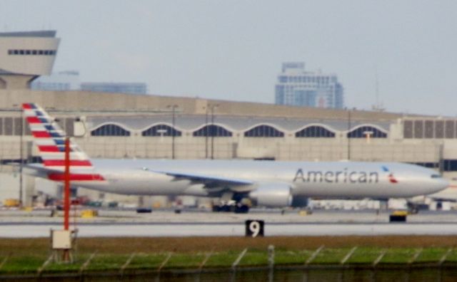 BOEING 777-300ER (N728AN)
