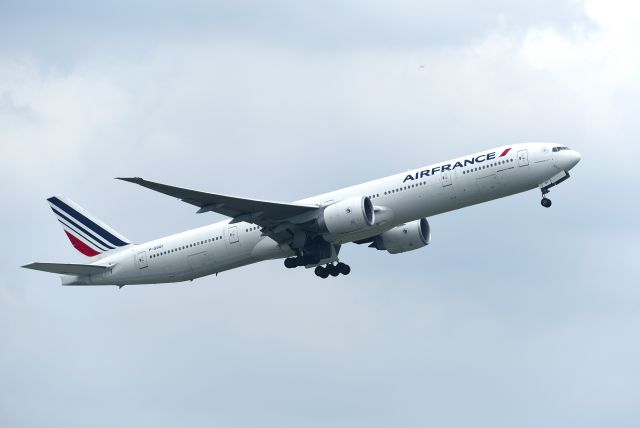 BOEING 777-300 (F-QSGI)