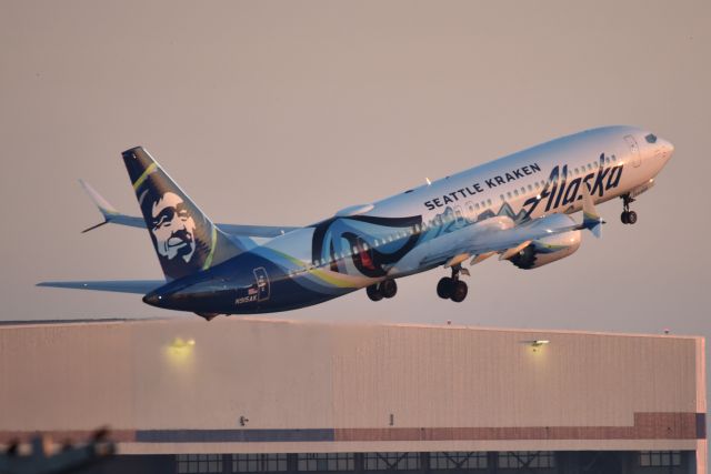 Boeing 737 MAX 9 (N915AK) - 5-L departure 08-27-22