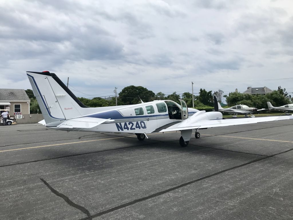 Beechcraft Baron (58) (N424Q)