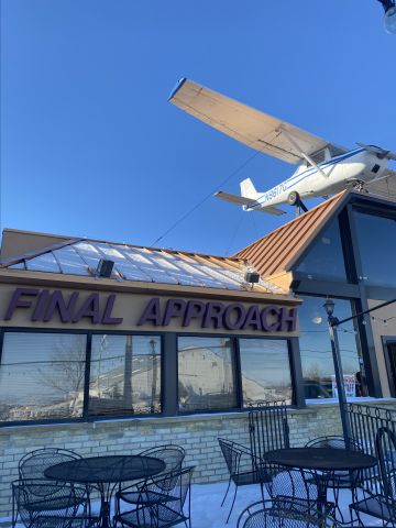 Cessna Commuter (N8617G) - The Final Approach restaurant rooftop accessory.