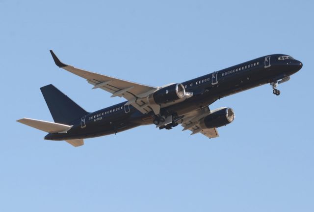 Boeing 757-200 (G-TCSX)