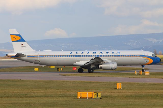 Airbus A321 (D-AIDV) - D-AIDV Lufthansa 'retro'-liveried Airbus A321 taxiing for takeoff from Manchester at 15:16 on Wednesday 07/03/16 on flight LH939 to Frankfurt