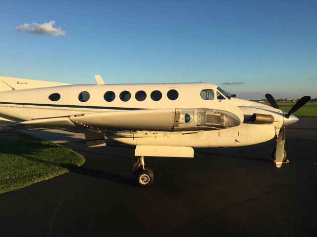 Beechcraft Super King Air 200 (N2883)