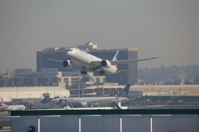 Boeing 787-9 Dreamliner (N26960)