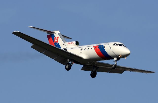 YAKOVLEV Yak-40 (OM-BYL)