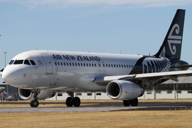 Airbus A320 (VH-OJQ)