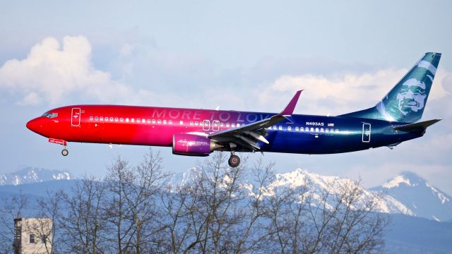 Boeing 737-900 (N493AS) - ASA927 from PDX on final to SEA Rwy 34L on 3.28.19. (B737-990(ER)(WL) / ln 5738 / cn 41727).  (More To Love livery).