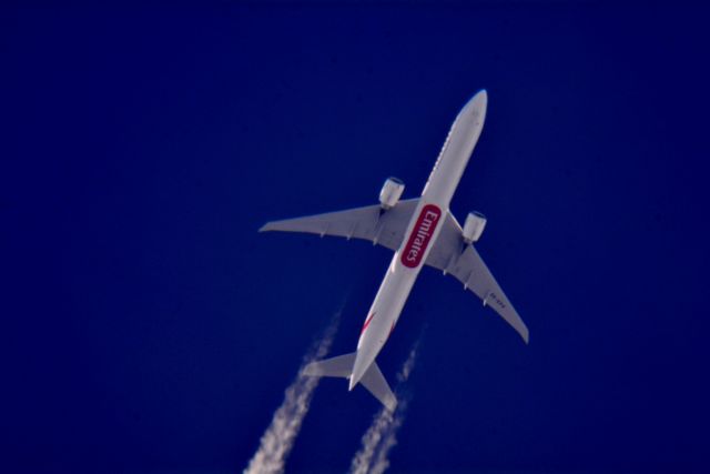 BOEING 777-300ER (A6-EPV) - Emirates 222 over Cleveland 33,000 ft. 10.17.17.