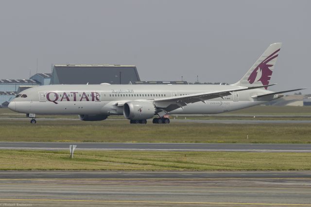 Boeing 787-8 (A7-BHG) - From Runway R22
