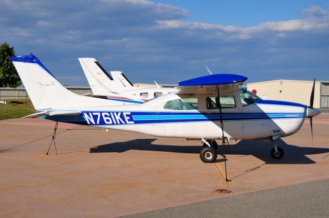 Cessna Centurion (N761KE) - Seen at KFDK on 9/9/2010.