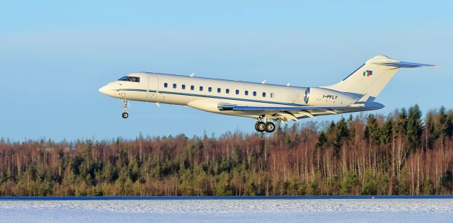 Bombardier Global Express (I-PFLY)