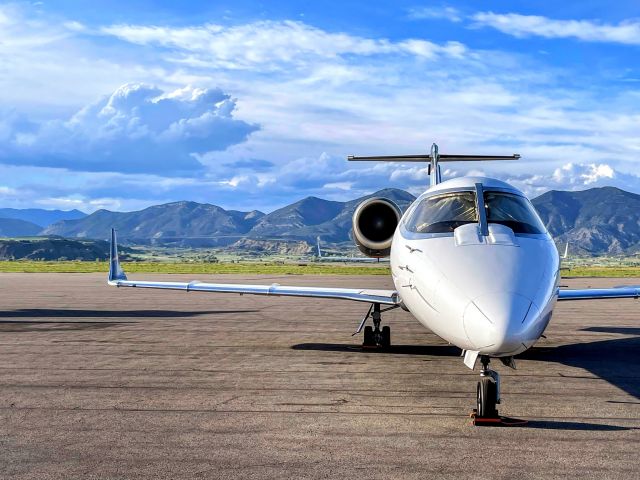 Learjet 60 —