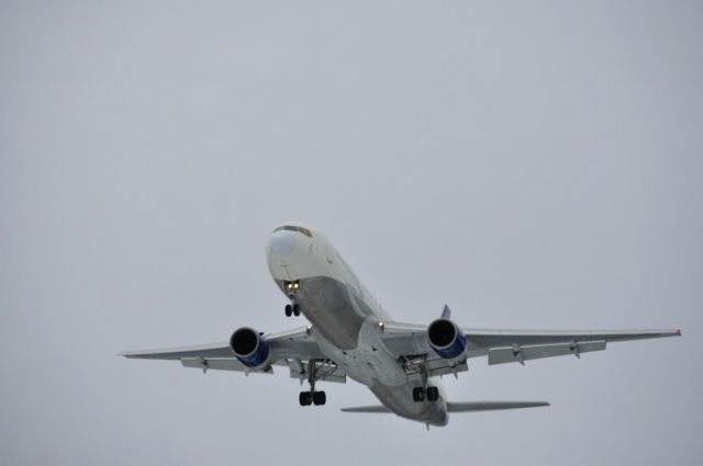 RYAN824 — - RYN824 Boeing 767-300 (twin-jet) final short approach to runway 08 Goose Bay, NL.