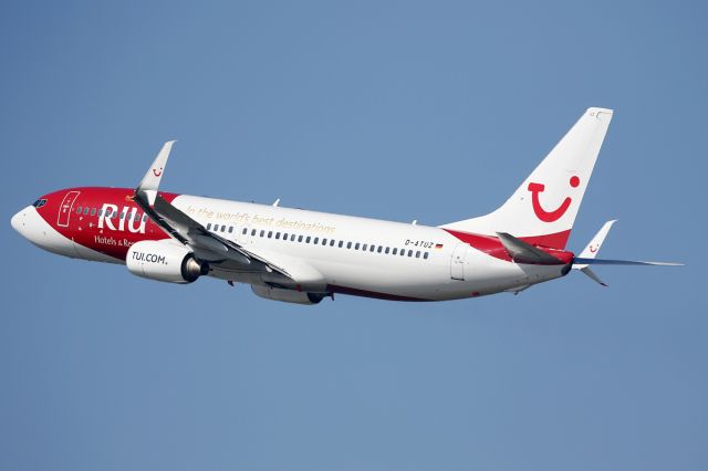 Boeing 737-800 (D-ATUZ)