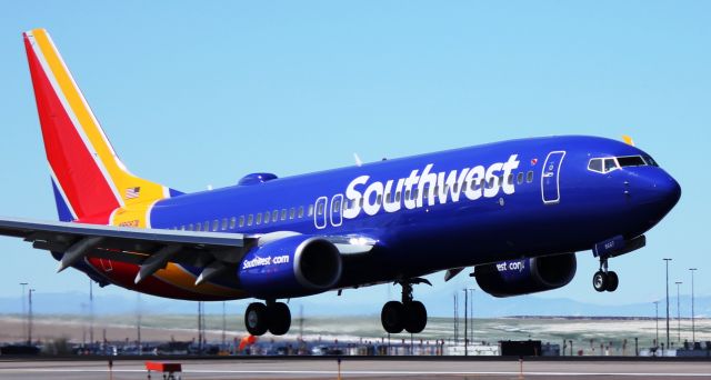 Boeing 737-800 (N8687A) - Arriving 35L on 4-30-17 from San Francisco.