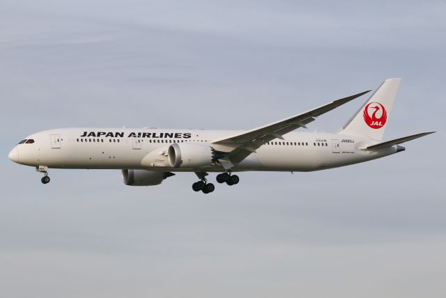 Boeing 787-9 Dreamliner (JA880J)