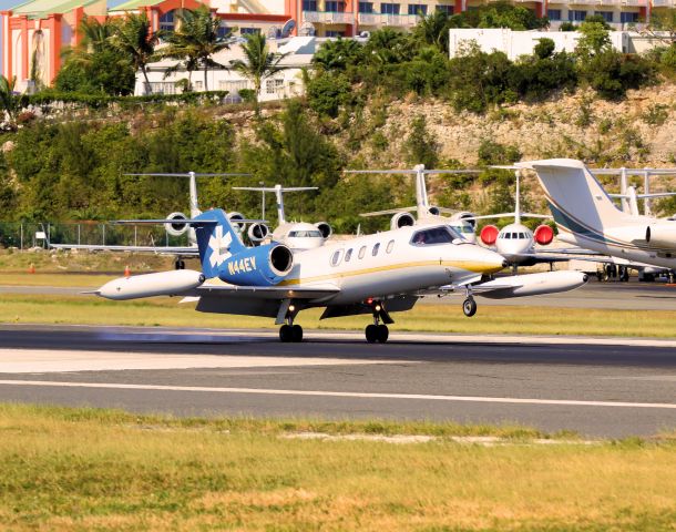 Learjet 35 (N44EV)