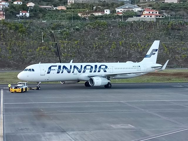 Airbus A321 (OH-LZG) - Finnair push Back for departure, A321-200 cn5758 (lse)