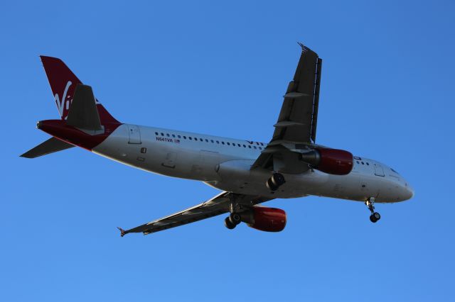 Airbus A320 (N641VA)