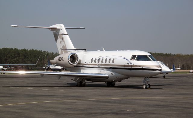 Hawker 800 (N33VC)