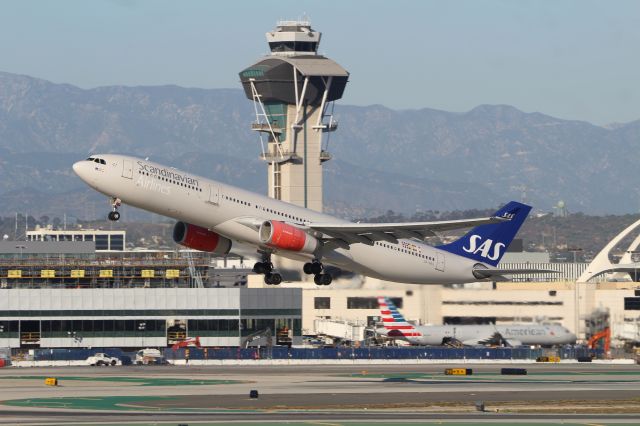 Airbus A330-300 (LN-RKU)