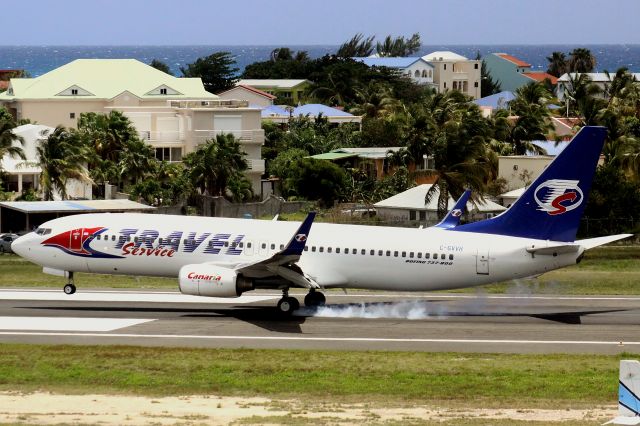 Boeing 737-700 (C-GVVH)