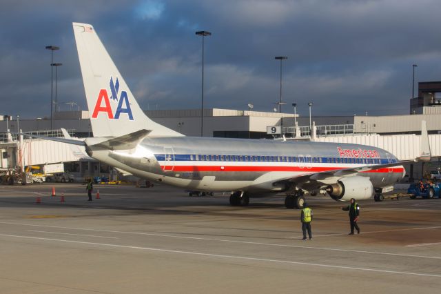 Boeing 737-800 (N907AN)