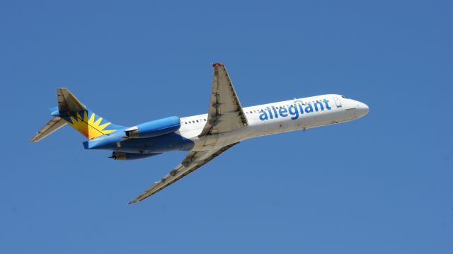 McDonnell Douglas MD-80 (N945MA)