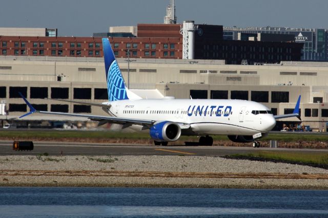 Boeing 737 MAX 9 (N37525)