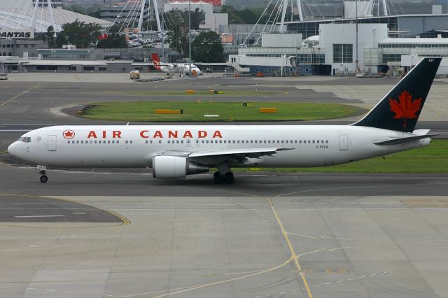 BOEING 767-300 (C-FPCA)