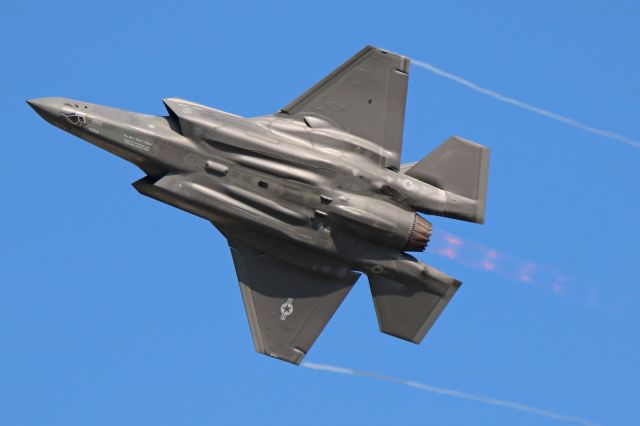 — — - A USAF Lockheed F-35A Lightning II (12-5055, c/n AF-66) from the ACC Demo team at AirShow London 2017 on 23 Sept 2017.