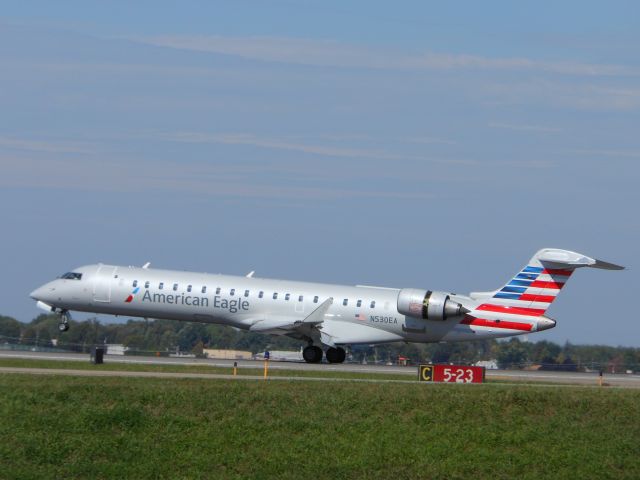 Canadair Regional Jet CRJ-700 (N530EA)