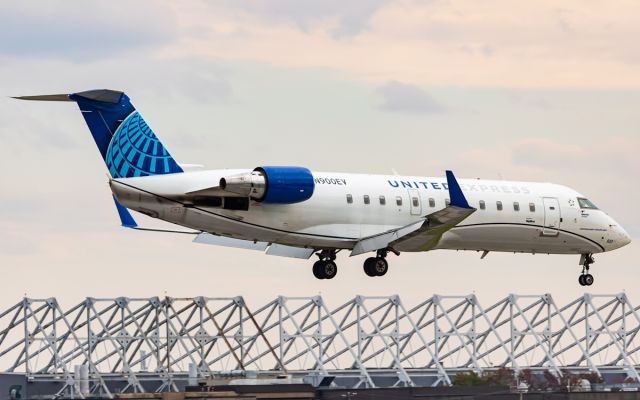 Canadair Regional Jet CRJ-200 (N900EV)