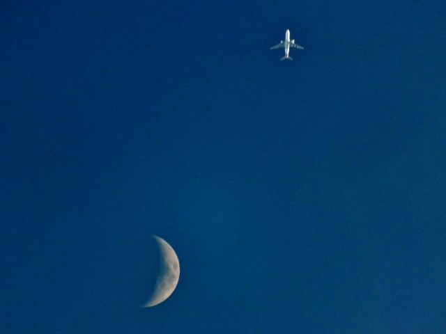 Airbus A330-300 —