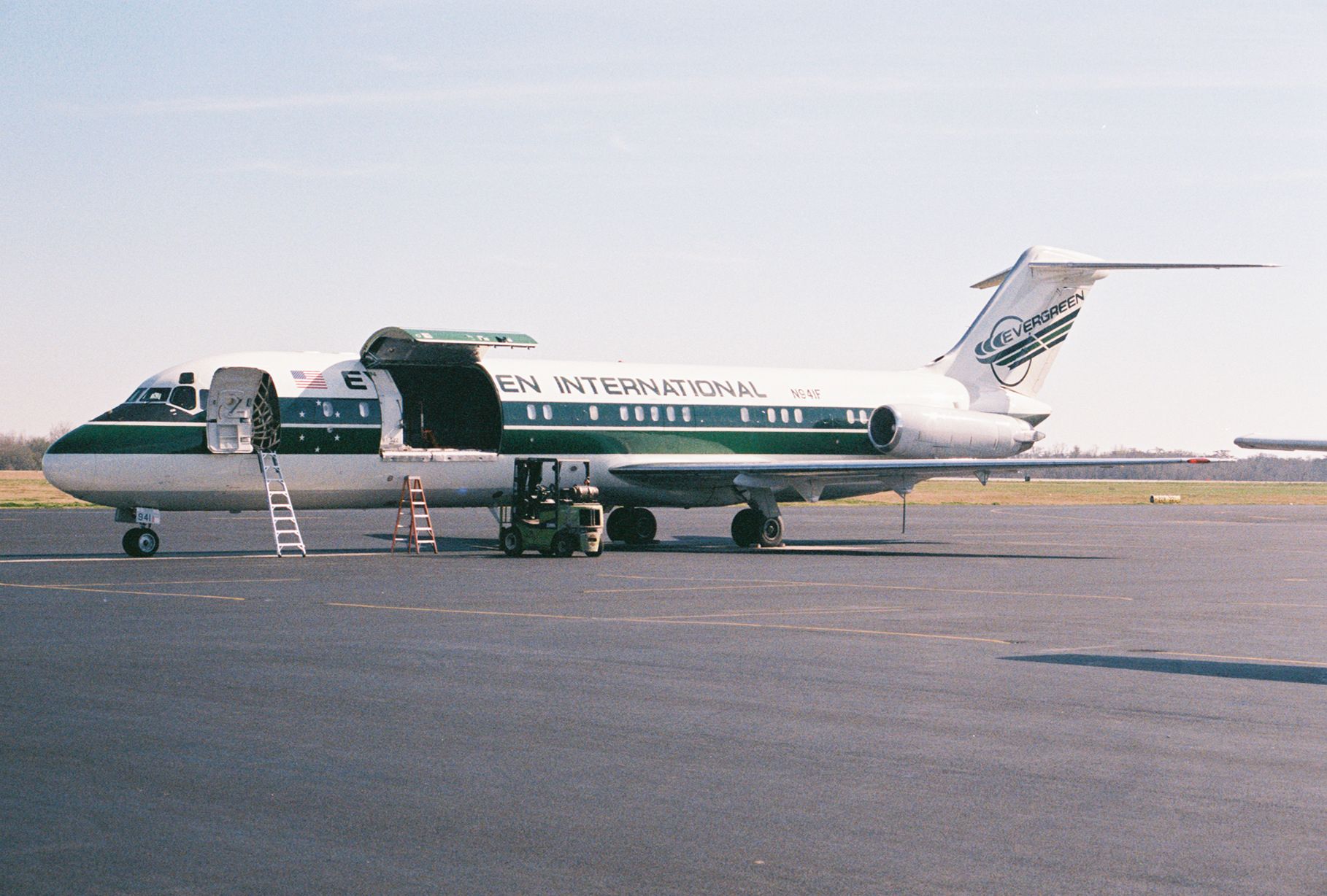 McDonnell Douglas DC-9-30 (N941F) - A McDonnell-Douglas DC-9-33F, msn 47193, manufactured in 1968, showing FAA registration N941F at KLFT, Lafayette Regional Airport, circa 2000. This aircraft was sold in 2011 and registered as XA-DHL in Mexico to Aeronaves TSM.