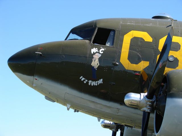 Douglas DC-3 —