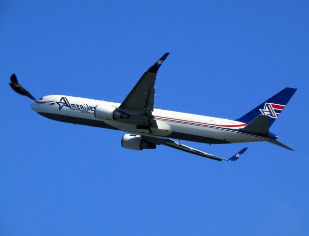 BOEING 767-300 (N378CX)