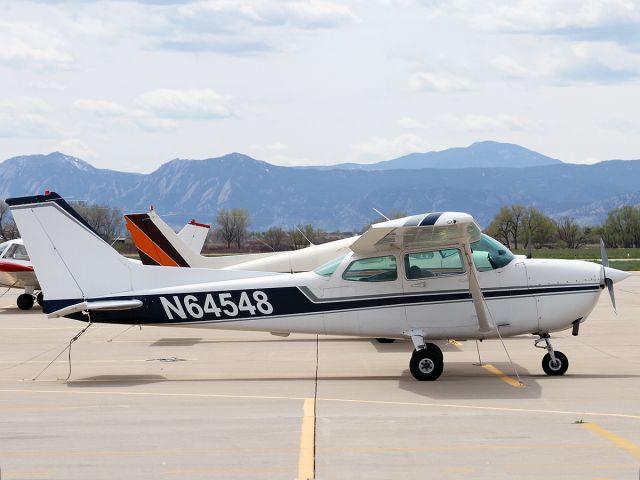 Cessna Skyhawk (N64548) - Just look at that backdrop!