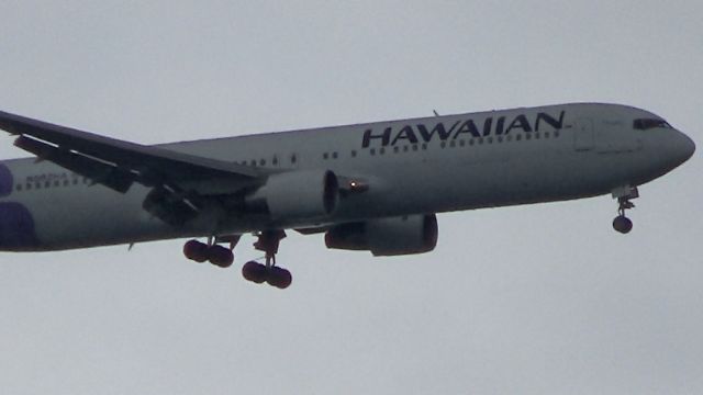 BOEING 767-300 (N592HA) - "Hunakai" arriving from Sacramento.