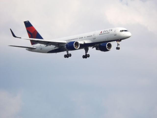 Boeing 757-200 (N556NW) - From our 9th floor balcony