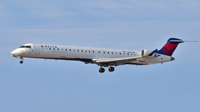 Canadair Regional Jet CRJ-900 (N829SK) - SkyWest Airlines (Delta Connection) Bombardier CRJ-900 (N829SK) from KMSP arrives at KRDU Rwy 23R on 12/30/2018 at 3:46 pm.  This plane was delivered 12/01/18 from Bombardier and put in service on 12/16/18.  This is its first visit to KRDU.