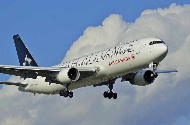 BOEING 767-300 (C-FMWY)