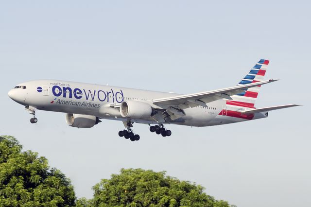 Boeing 777-200 (N796AN)