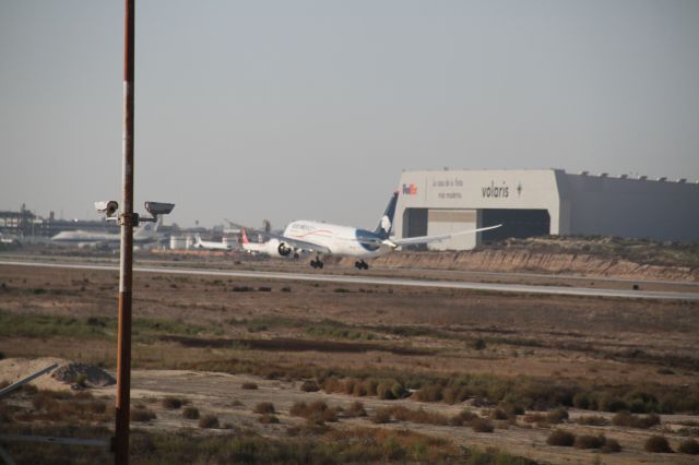 Boeing 787-8 (N966AM) - FINAL APPROACH 27 MMTJ