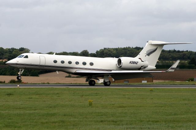 Gulfstream Aerospace Gulfstream V (N38NZ) - Touching down on rwy 26 on 4-Sep-08 arriving from EGTK.