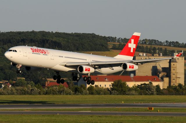 Airbus A340-300 (HB-JMG)